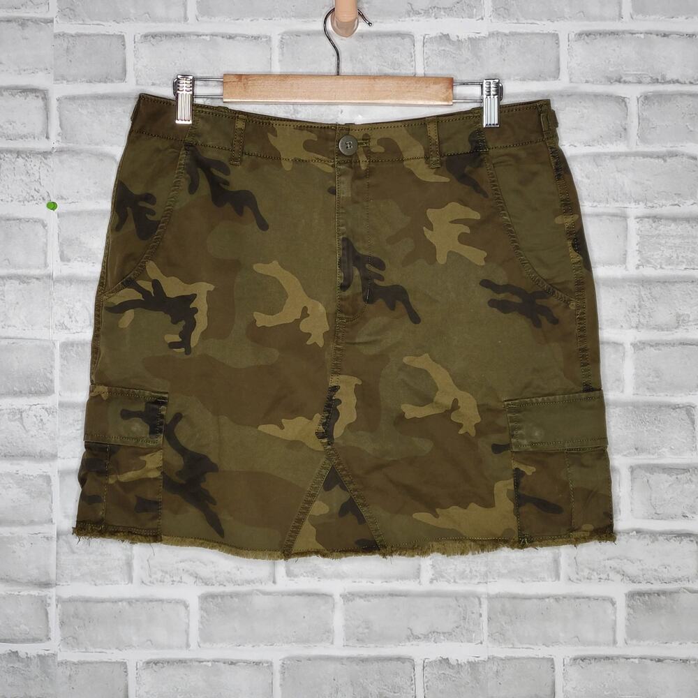 Sanctuary Standard Surplus Green Camo Mini Skirt, size 31